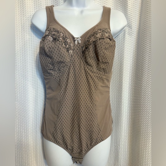Anita tan shapewear bodysuit size 42D - Picture 1 of 5
